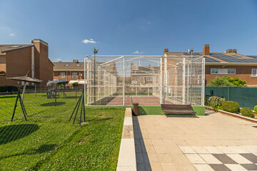 Multi-play area with a pyramid-shaped climbing structure and three-dimensional nets, in an urban garden with perimeter benches and LED nighttime lighting