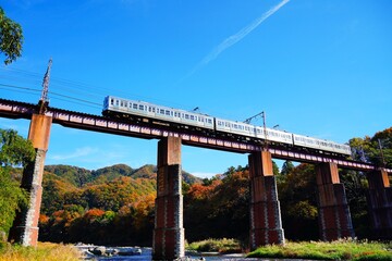 鉄橋を渡る列車