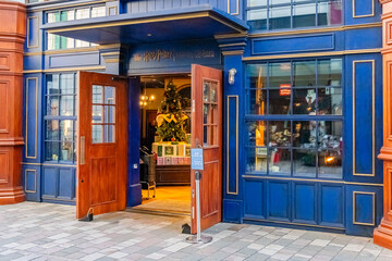 Naklejka premium Tokyo, Japan-December 28, 2024: The entrance of the popular Harry Potter store during the Christmas shopping season.