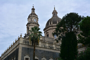 Obraz premium Cathedral in Catania- facade of the Church with trees in front,