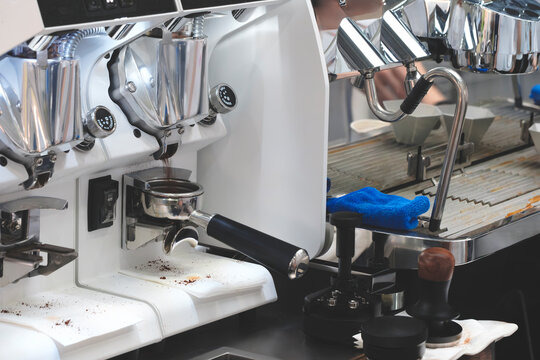 Bar Coffee Machine pours roasted ground coffee into the portafilter for further coffee cooking.