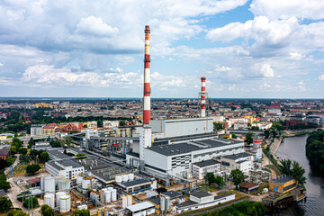 Obraz premium Thermal power plant in the city center against the blue sky. Large chimneys in the city center