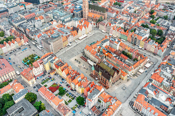 Obraz premium The central square of the city of Wroclaw, an ancient European city with ancient architecture, a popular tourist place, the red roofs of the old town, Poland