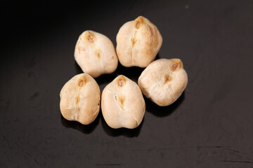 Crispy Fried Chickpeas Xinjiang Style Five Spice Salt Seasoned Dry Roasted Beans Snack Food