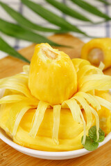 Fresh Thai Honey Pineapple Carved Flower Hainan Tropical Fruit Dessert