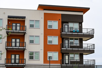 Obraz premium New apartment building with modern exterior design, balconies, and multi story layout, illustrating contemporary multifamily housing construction and residential development architecture