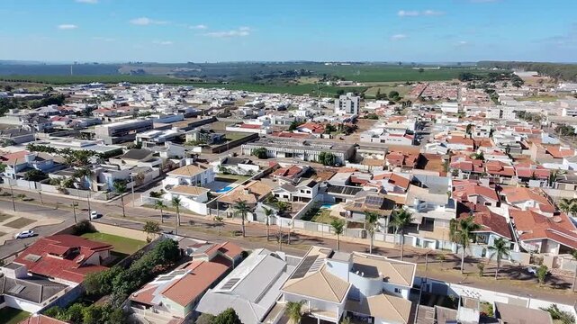Carmo do Parana&iacute;ba &ndash; MG | Vista A&eacute;rea em 4K | Imagens da Cidade no Alto Parana&iacute;ba