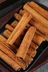 Natural Cinnamon Sticks Spice from Guangxi China in Wooden Box for Cooking and Baking Seasoning