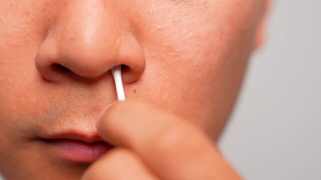 Using a cotton swab to clean the nostril highlights daily grooming and comfort, while also reminding us to care for nasal health with safe, delicate methods to prevent any damage.
