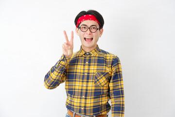 アキバ系の男性　ピースサイン　白背景