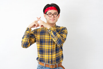 アキバ系の男性　指でばつ印のジェスチャー　白背景