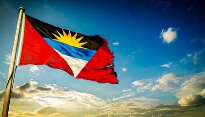 破けて朽ちた古いアンティグア・バーブーダの国旗。(an old and torn Antigua and Barbuda flag.)
