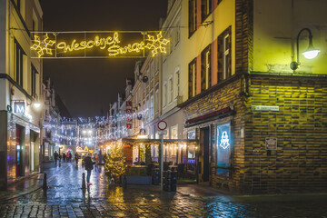 ulica miasta Opole i świąteczne iluminacje