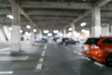 Fototapeta premium 地下駐車場のぼかし背景｜ビジネス広告やテキスト配置に最適なデザイン素材