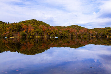 秋の湖
