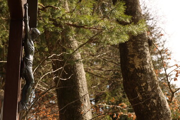 Fototapeta premium A crucifix statue is on a wooden post
