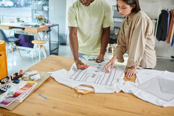 Obraz premium Creative collaboration in a print studio by a diverse young team