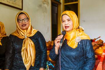 Traditional Javanese Gamelan Performance with Singers