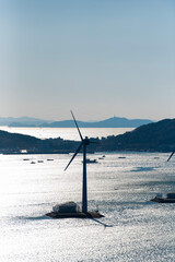 해상풍력 발전기가 있는 바다