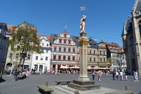 R&ouml;merfigur auf dem Fischmarkt in Erfurt