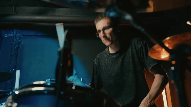 an exuberant percussionist captivates audience with expressive tempo and contrasting illumination