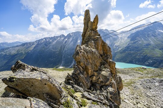 Fototapeta Crocodile rock formation, rope bridge in the Crocodile Mountain Lake via ferrata on Bergseeschijen-Vorbau, Göscheneralp, Canton of Uri, Switzerland