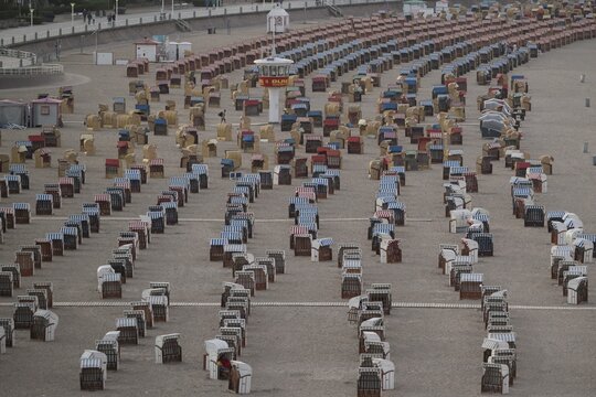 Beach with beach chairs, Baltic Sea spa Travemünde, Bay of Lübeck, Lübeck, Schleswig-Holstein, Germany - Powered by Adobe
