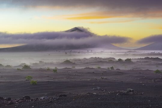 Parque Natural de Los Volcanes, behind it the Monte Mina, 444m, near San Bartolom&eacute;, Lanzarote, Canary Islands, Spain