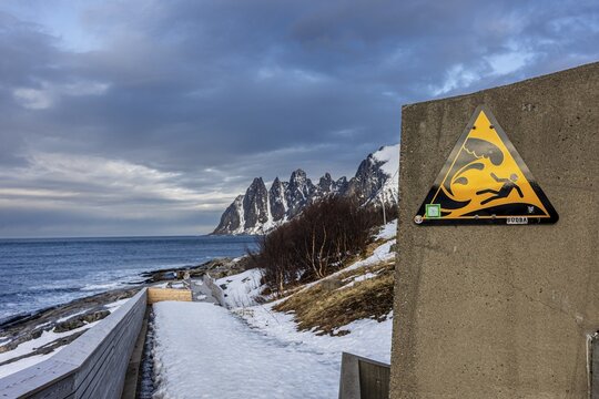 Warning sign for dangerous waves, Tungeneset, Senja, Troms, Norway