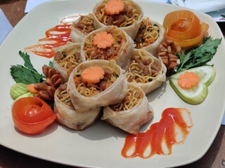 Fried wonton noodles are noodles with a chewy texture, seasoning that tends to be savory (salty), and crispy fried wonton and chicken toppings.