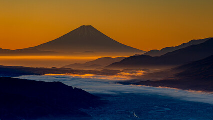 富士山と雲海　早朝の高ボッチ高原から　絶景