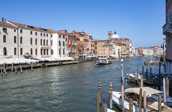 Grand Canal, back dome of the church Chiesa di San Simeon Piccolo, Venice, Veneto, Italy