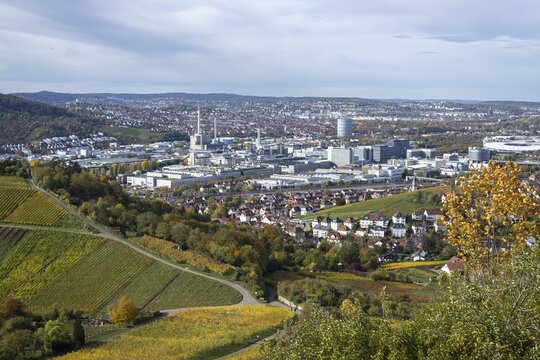 View of the Daimler Untert&uuml;rkheim plant, Untert&uuml;rkheim in the foreground, Stuttgart, Baden-W&uuml;rttemberg, Germany