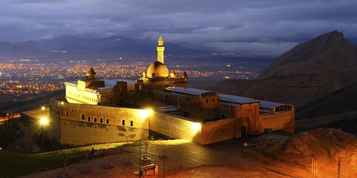 Ishak Pasha palace at sunset, Dogubayazit, Turkey