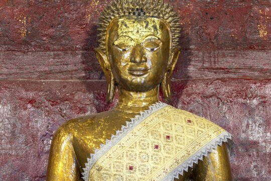 Golden Buddha statue, Bhumispara-mudra, Buddha Gautama at the moment of enlightenment, Wat Long Koon, Luang Prabang, Laos