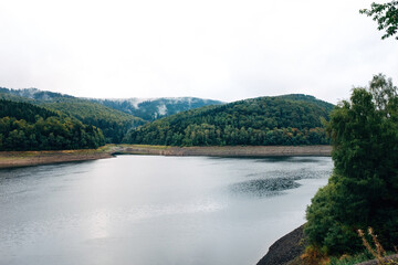 Obraz premium Scenic Lake in a National Park Surrounded by Nature
