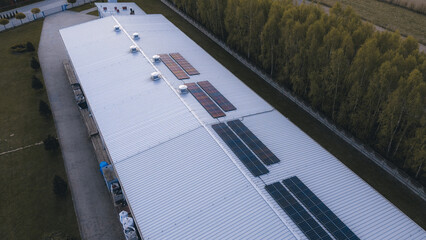 Clean energy panels on industrial building roof © AlexGo