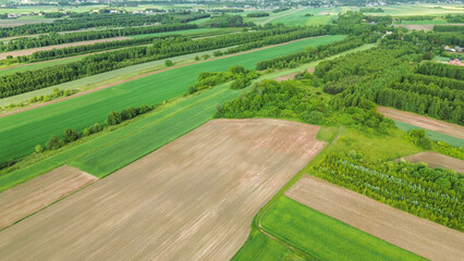 Obraz premium Wide countryside view of agricultural land and meadows