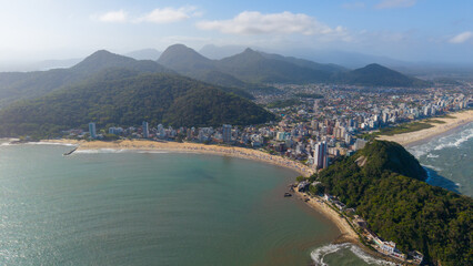 Obraz premium Praia de Matinhos, Parana. Aerial view of Praia Brava, in Caiobá and city of Matinhos, Paraná, Brazil