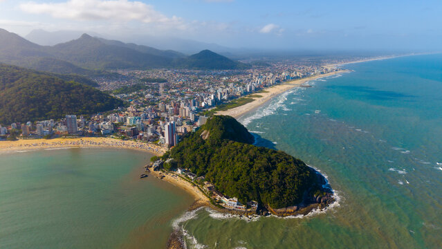 Praia de Matinhos, Parana. Aerial view of Praia Brava, in Caiob&aacute; and city of Matinhos, Paran&aacute;, Brazil
