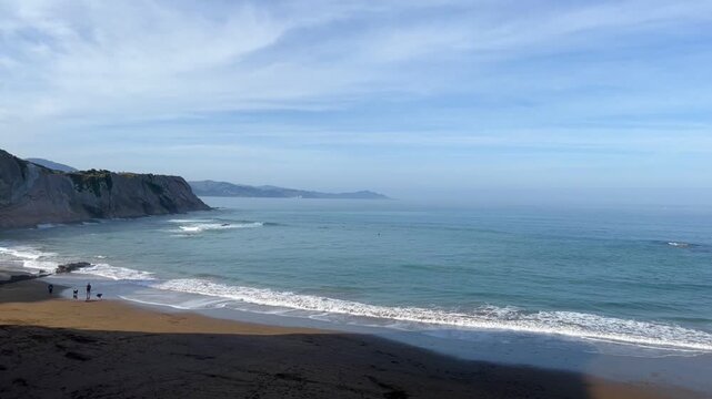 Playa de Itzurun en Zumaia, Plano general est&aacute;tico