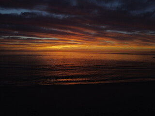 HERMOSO AMANECER EN LA COSTA DEL MAR DE CORTES BAJA CALIFORNIA SUR MEXICO