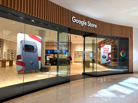 The first Google Store in Florida located in the Aventura Mall, Aventura, Florida, USA.   