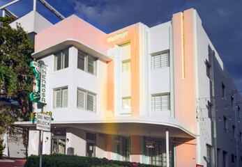 Obraz premium Art Deco architecture on Collins Avenue Miami Beach