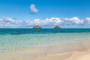 Lanikai Beach(Kaʻōhao Beach), Kailua, Honolulu, Windward Coast Oahu, Hawaii. Pacific Ocean. In the distance is Nā Mokulua, two islets: Moku Nui and  Moku Iki.