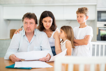 Fototapeta premium Upset family with documents having financial problems