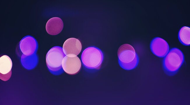 カラフルな玉ボケの写真　ノスタルジックな光の背景装飾　夜の風景　ネオン