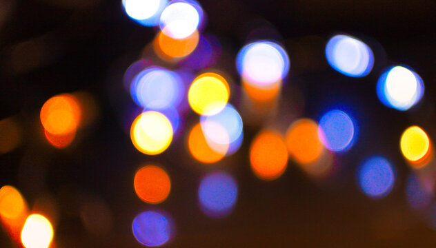 カラフルな玉ボケの写真　ノスタルジックな光の背景装飾　夜の街　風景 - Powered by Adobe