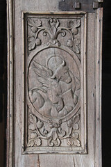bue, simbolo dell'evangelista Luca; riquadro del portoncino scolpito dell'abbazia di Abbadia Cerreto