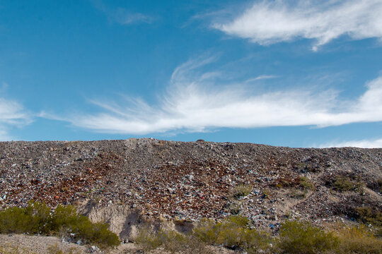 Basurales a cielo abierto en la naturaleza.